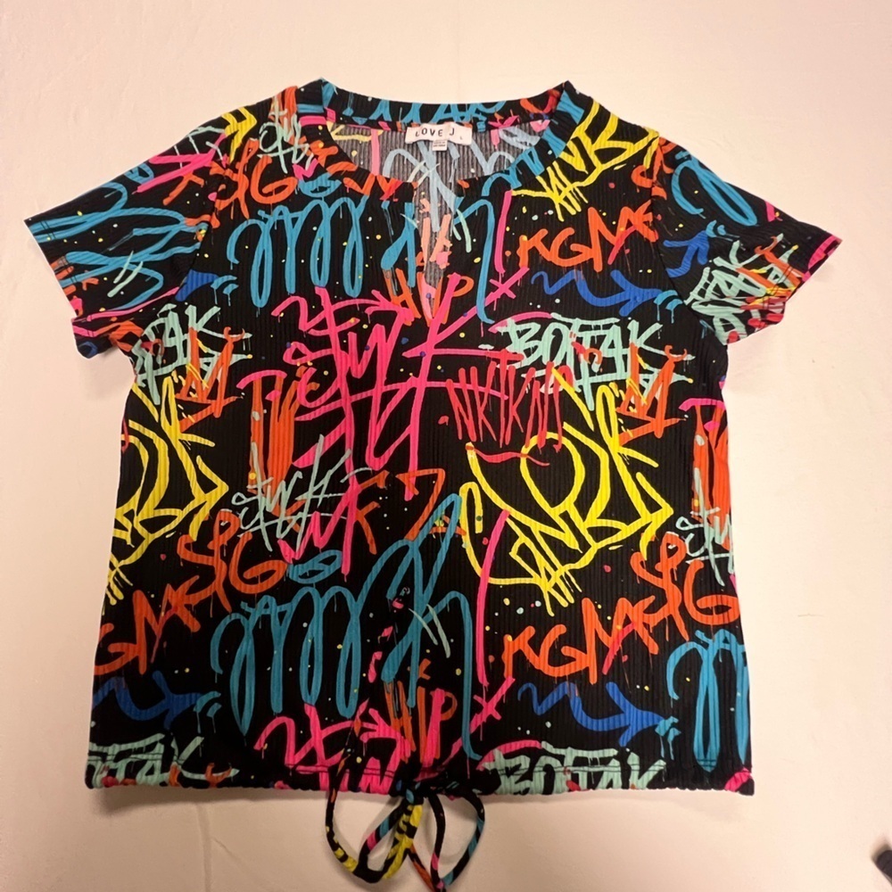 LOVE J COLORFUL GRAPHIC TOP W/DRAWSTRING BOTTOM -LARGE
MULTIPLE BRIGHT COLORS